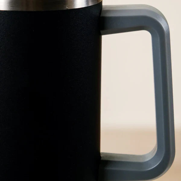 Stainless Steel Insulated Reusable Water Bottle with Lid in Black